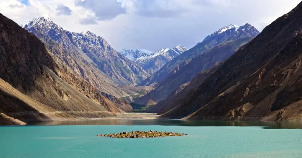 Satpara Lake